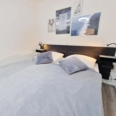 アパート B05-001 *